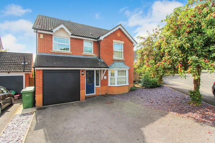 4 Bedroom Detached House To Rent In The Knoll, Tilehurst, Reading, RG31