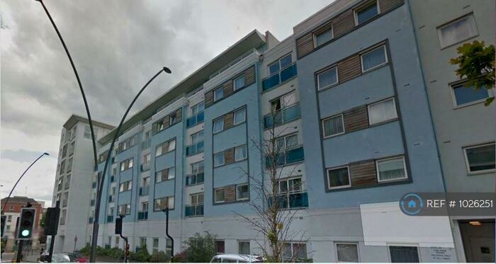 2 Bedroom Flat To Rent In Station Approach, Epsom, KT19