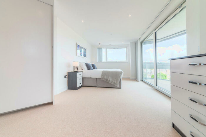 3 Bedroom Apartment To Rent In Gateway Tower, Western Gateway, Royal Victoria, London, E16