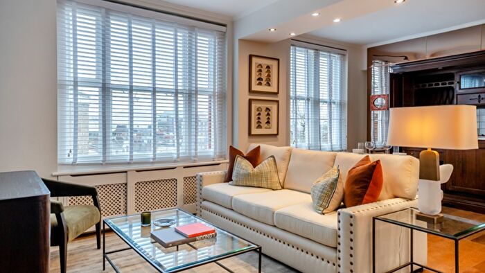 1 Bedroom Flat To Rent In Hill Street, London, W1J