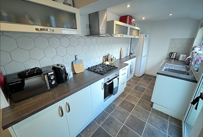 2 Bedroom End Of Terrace House To Rent In Scorer Street, LN5