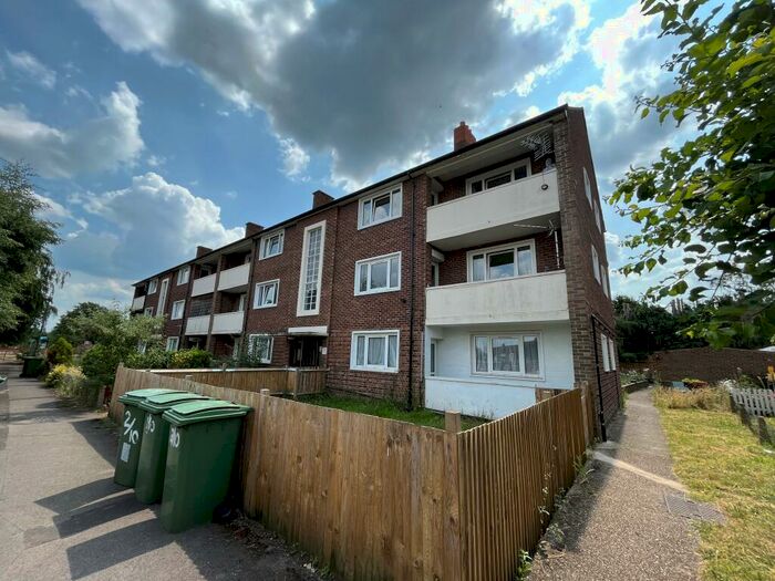 2 Bedroom Apartment To Rent In Hersham, KT12
