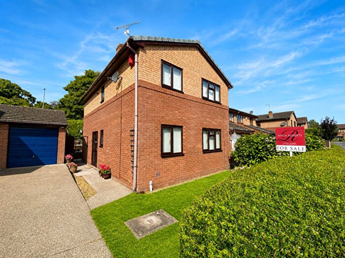 4 Bedroom Detached House For Sale In Vyrnwy Close, Summerhill, Wrexham, LL11
