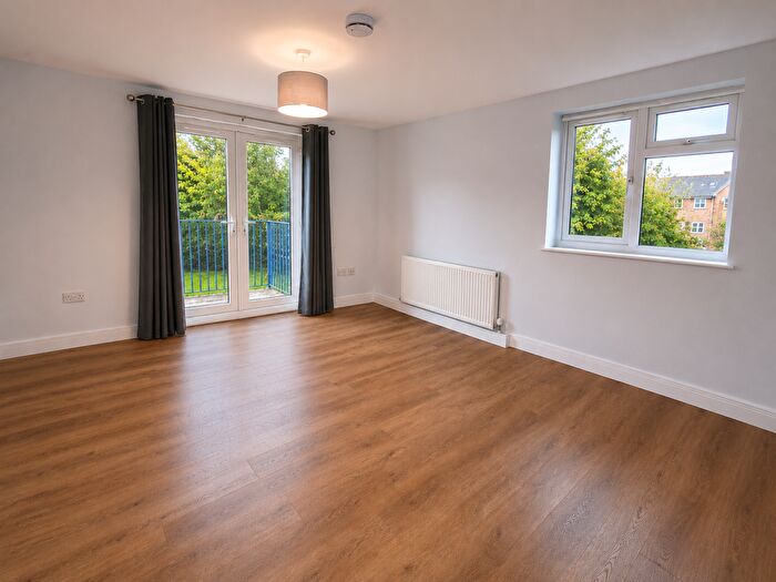 3 Bedroom Flat To Rent In Hambley House Manor Estate, Camilla Road, Southwark, London, SE16