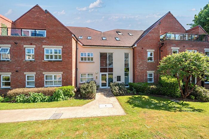 3 Bedroom Flat For Sale In Victoria Close, Rickmansworth, WD3