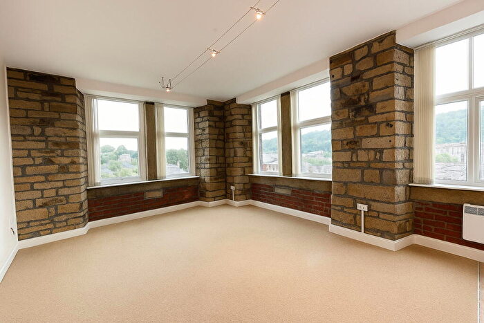 2 Bedroom Flat To Rent In Savile Court, Savile Street, Huddersfield, HD3