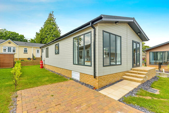 2 Bedroom Park Home For Sale In Oakham, Rutland, LE15