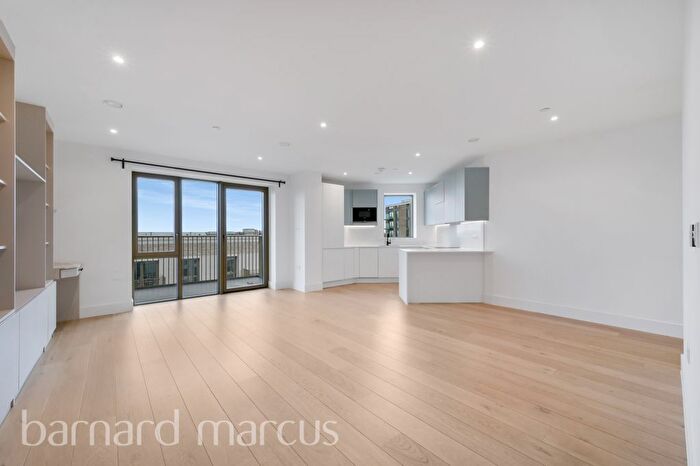 3 Bedroom Flat To Rent In Capital Interchange Way, Brentford, TW8