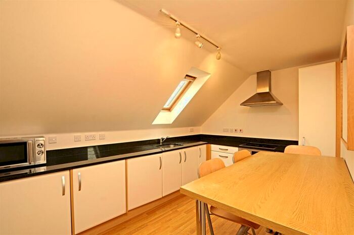 3 Bedroom Flat To Rent In Jeune Street, OX4