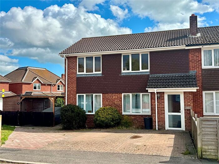 2 Bedroom Flat For Sale In Albert Road, New Milton, Hampshire, BH25