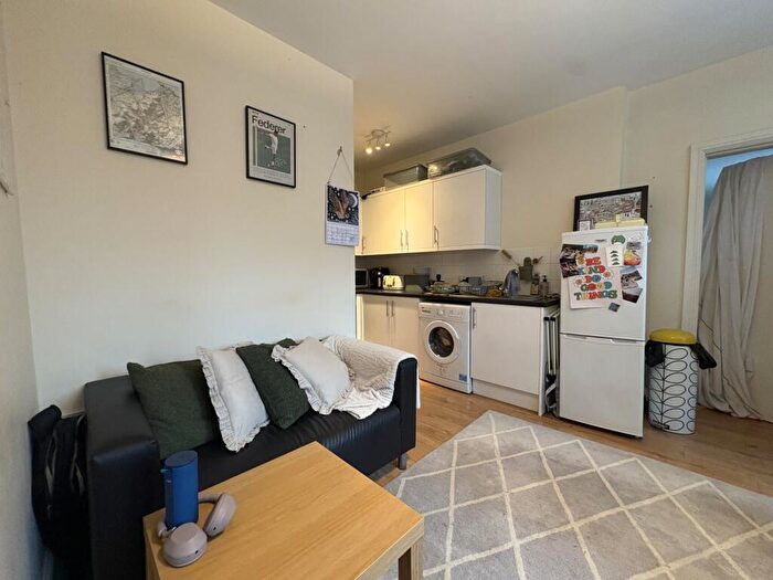 1 Bedroom Apartment To Rent In Connaught Road, Roath, CF24