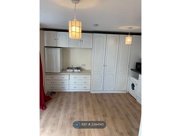 Studio To Rent In Oldfield Road, Hampton, TW12