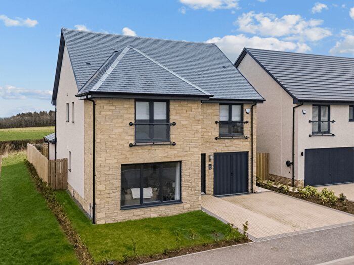 6 Bedroom Detached House For Sale In Kestrel Street, Rosslynlee, EH25