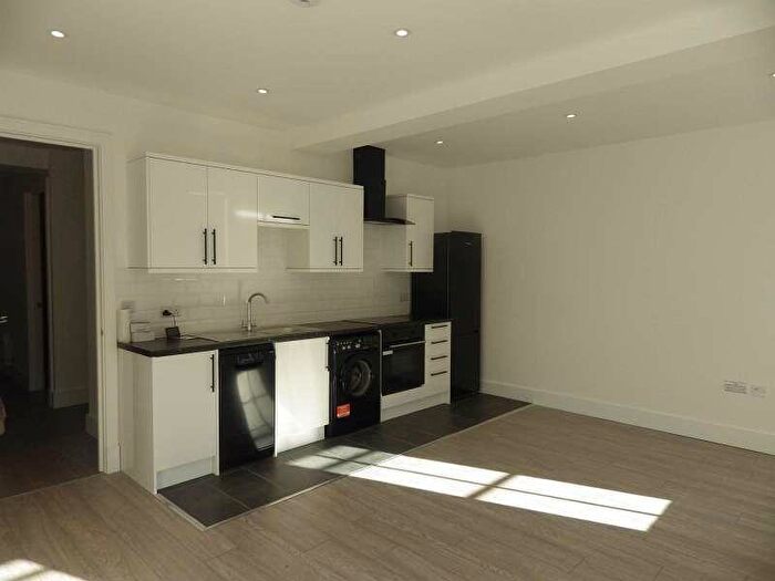 1 Bedroom Flat To Rent In High Street, Epsom, Surrey, KT19