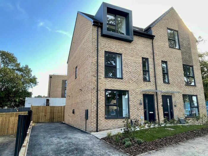 4 Bedroom Semi-Detached House To Rent In Frank Wright Close, Sheffield, S2