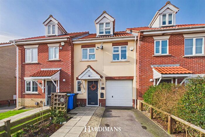 3 Bedroom House For Sale In Broad Fleet Close, Oulton, Lowestoft, NR32