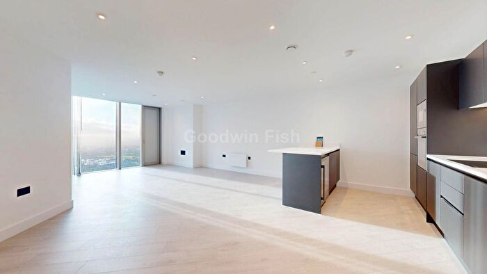 3 Bedroom Flat For Sale In Vista River Gardens, Trinity Island, Castlefield, M3
