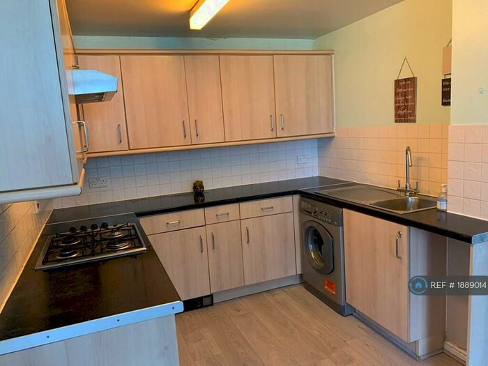 3 Bedroom Flat To Rent In Felixstowe Road, London, SE2
