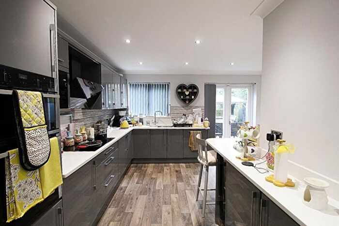4 Bedroom Detached House For Sale In Middlewood Drive, Scholes, Rotherham, S61