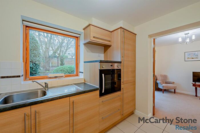 1 Bedroom Flat For Sale In Ellisfields Court, Mount Street, Taunton, TA1