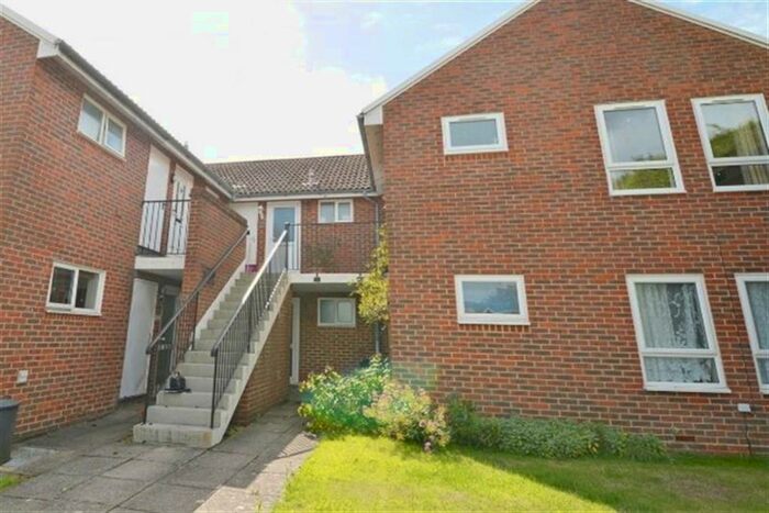 1 Bedroom Flat To Rent In Moggs Mead, Petersfield, GU31