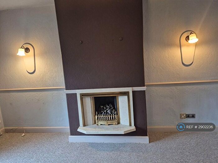 2 Bedroom Flat To Rent In Rose Hill Close, Ashton-Under-Lyne, OL6