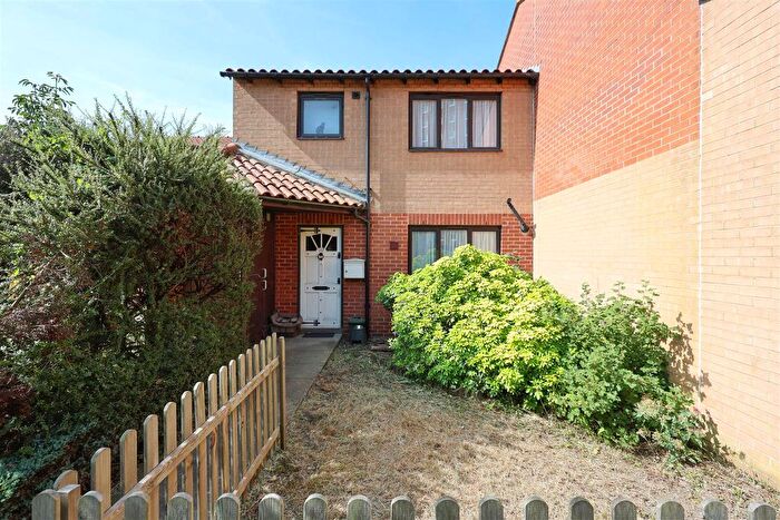 3 Bedroom Terraced House For Sale In Avondale Drive, Hayes, UB3