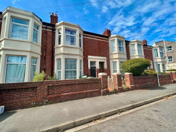 2 Bedroom Apartment To Rent In St Peters Grove, Southsea, PO5