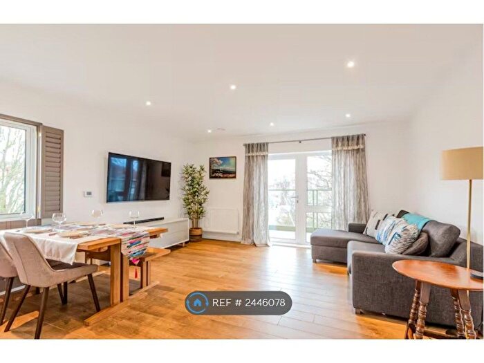 2 Bedroom Flat To Rent In Horsnell Close, London, SE5