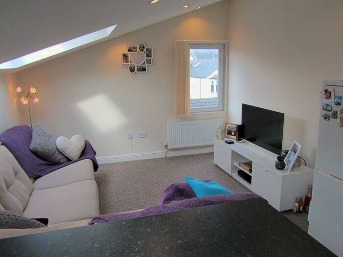 2 Bedroom Apartment To Rent In Penylan Road, Cardiff, CF24