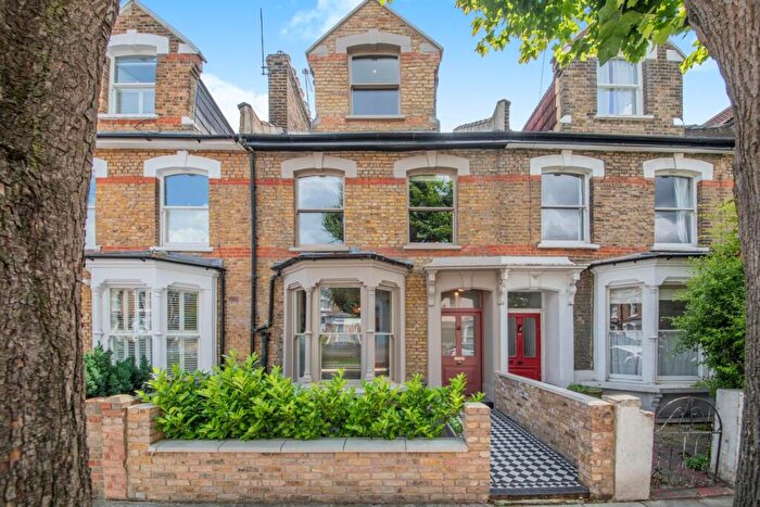 4 Bedroom Terraced House For Sale In Brighton Road, London, N16