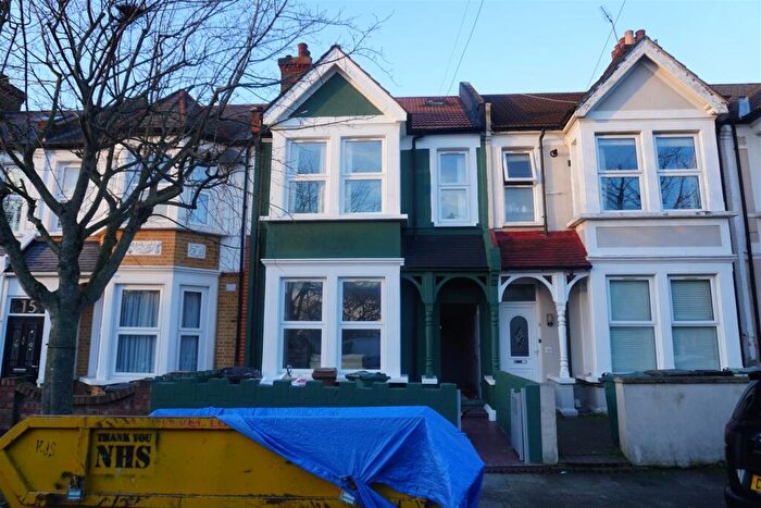 3 Bedroom Apartment To Rent In Abbotts Park Road, London, E10