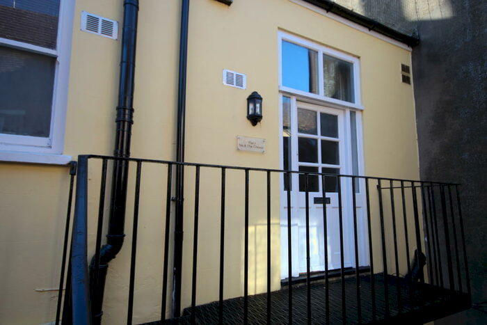 1 Bedroom Flat To Rent In The Chewar, Buckingham, MK18