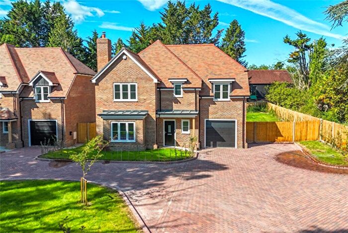 5 Bedroom Detached House For Sale In Bartley Heath, North Warnborough, Hook, Hampshire, RG29