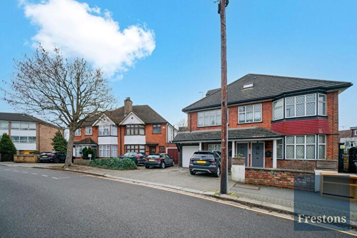 2 Bedroom Apartment For Sale In Hutton Grove, London, N12
