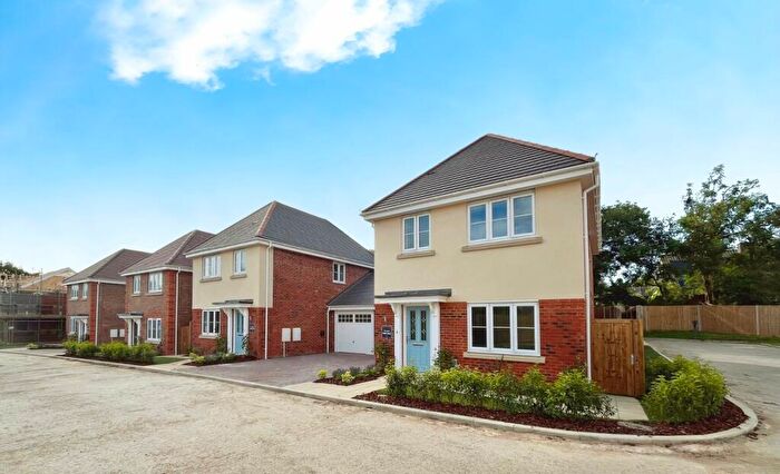 3 Bedroom Link Detached House For Sale In Castlefield, Preston, Hitchin, SG4