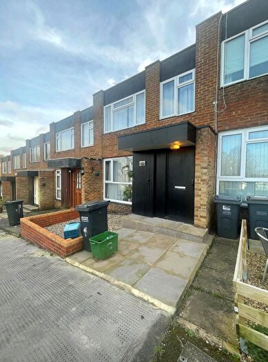 3 Bedroom Terraced House For Sale In Deepfield Way, Coulsdon, CR5