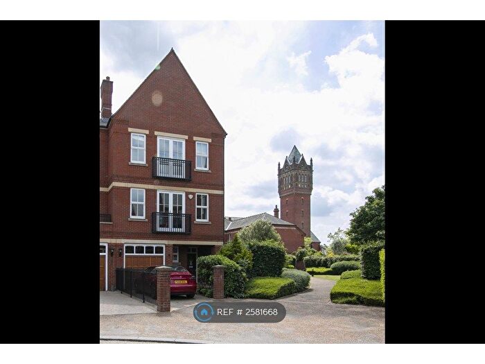 4 Bedroom Semi-Detached House To Rent In Brandesbury Square, Woodford Green, IG8
