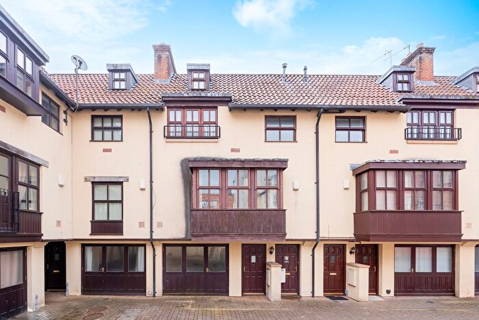 3 Bedroom Terraced House To Rent In Bear Yard Mews, Charles Place, Hotwells, BS8