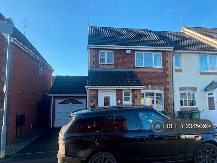 3 Bedroom Semi-Detached House To Rent In Cleobury Close, Redditch, B97