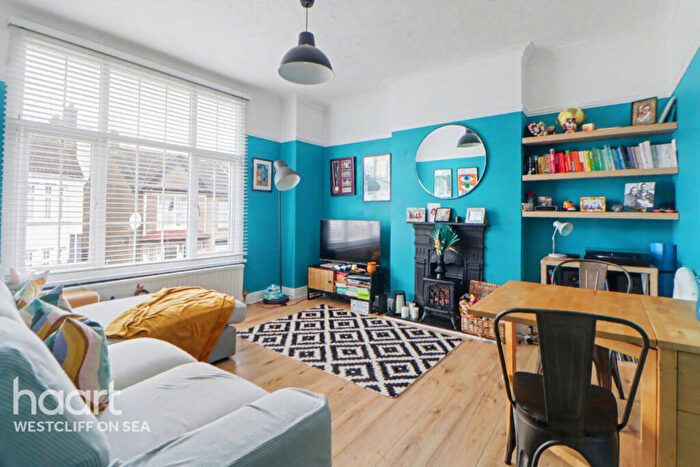 2 Bedroom Flat For Sale In Cotswold Road, Westcliff-On-Sea, SS0