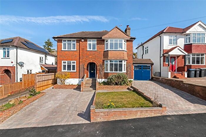 4 Bedroom Detached House For Sale In Mead Way, Coulsdon, CR5