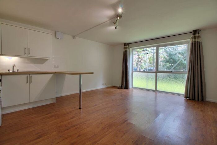 1 Bedroom Flat To Rent In Capstan Ride, Enfield, EN2