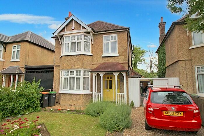 3 Bedroom Detached House To Rent In Ampthill Road, Bedford, Bedfordshire, MK42