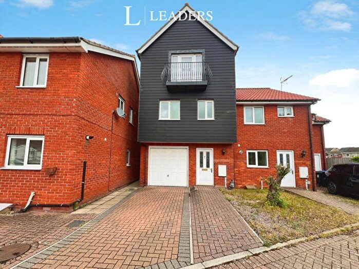 3 Bedroom House To Rent In Thorney Hall Close, Stowmarket, IP14