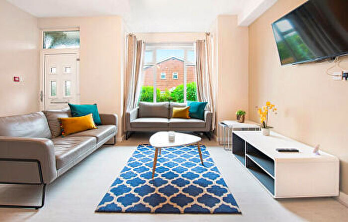 8 Bedroom House To Rent In Stanmore Place, Leeds, LS4