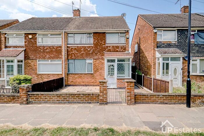 3 Bedroom Semi-Detached House To Rent In Colina Close, Coventry, CV3