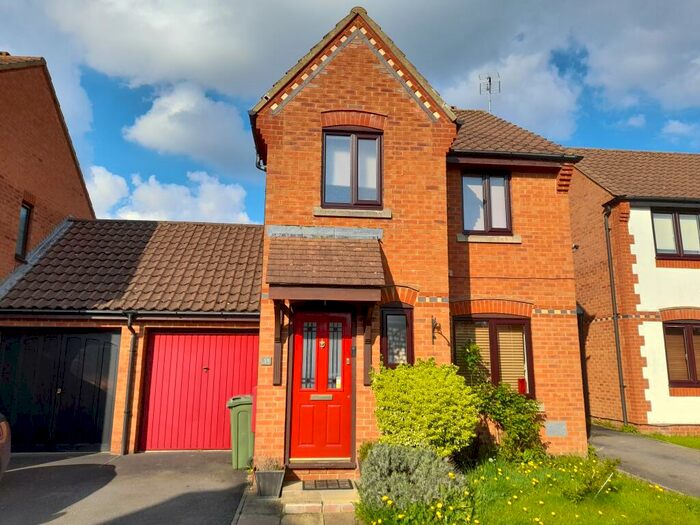 3 Bedroom House To Rent In Nuneham Grove, Westcroft, MK4