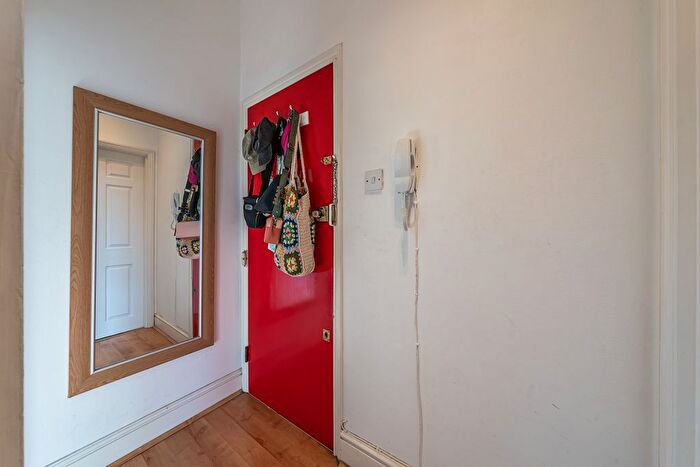 1 Bedroom Flat For Sale In East Hill, London, SW18