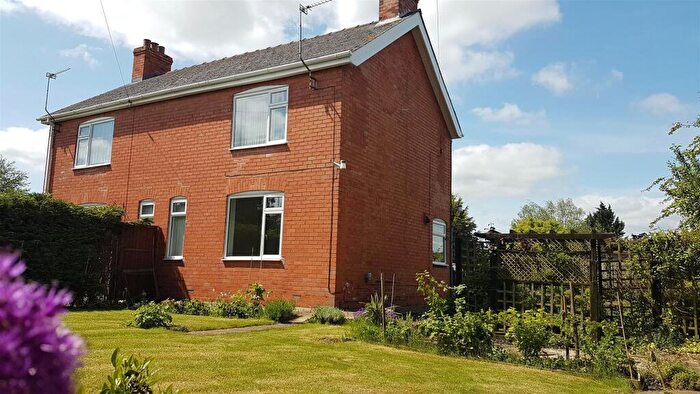 2 Bedroom Semi Detached House To Rent In Walcot Bank, Tattershall Bridge, LN4